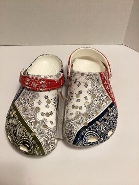 CROCS Bandana Print Clogs with Red, White, Blue, & Green Pattern, W9M7, NWT
